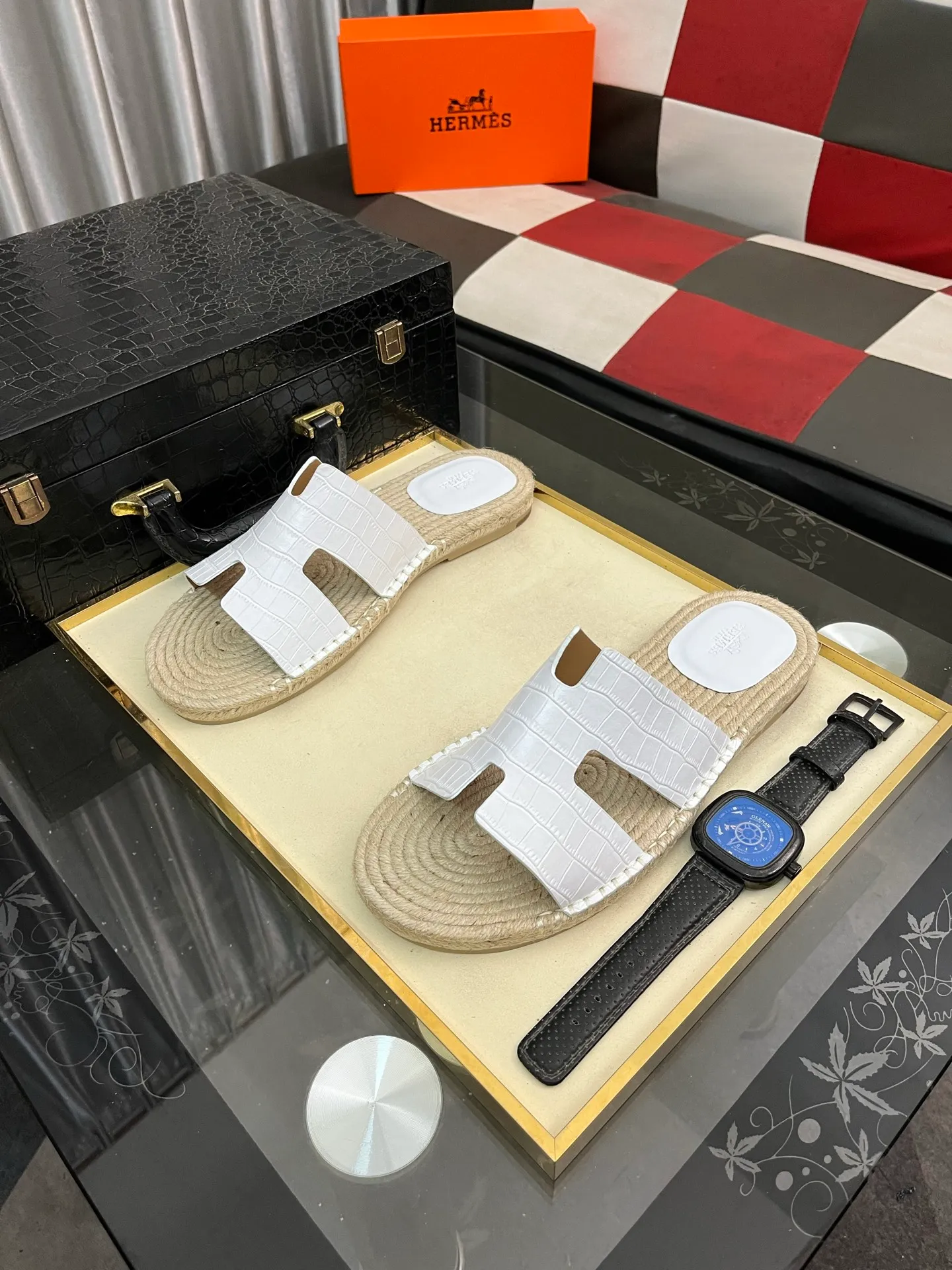 Men's shoes 💰340⌚️⌚️《HERMES》Hermes 💁♂️Men's casual slippers, compare the quality at the counter🧚🏿♂️ The upper layer has a stone pattern with clear texture, showing high-end, high-end, comfortable to wear and versatile. Purely hand-pulled, raw rubber breathable outsole, breathable and comfortable lambskin lining, 100% comfortable density, original rubber outsole wear-resistant code number 38-44. Can be customized 45-46-47